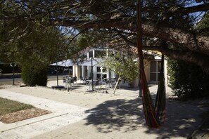 Property grounds - Hotel Atoll (Niort)