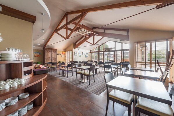 Daily buffet breakfast for a fee - Hotel Atoll (Niort)