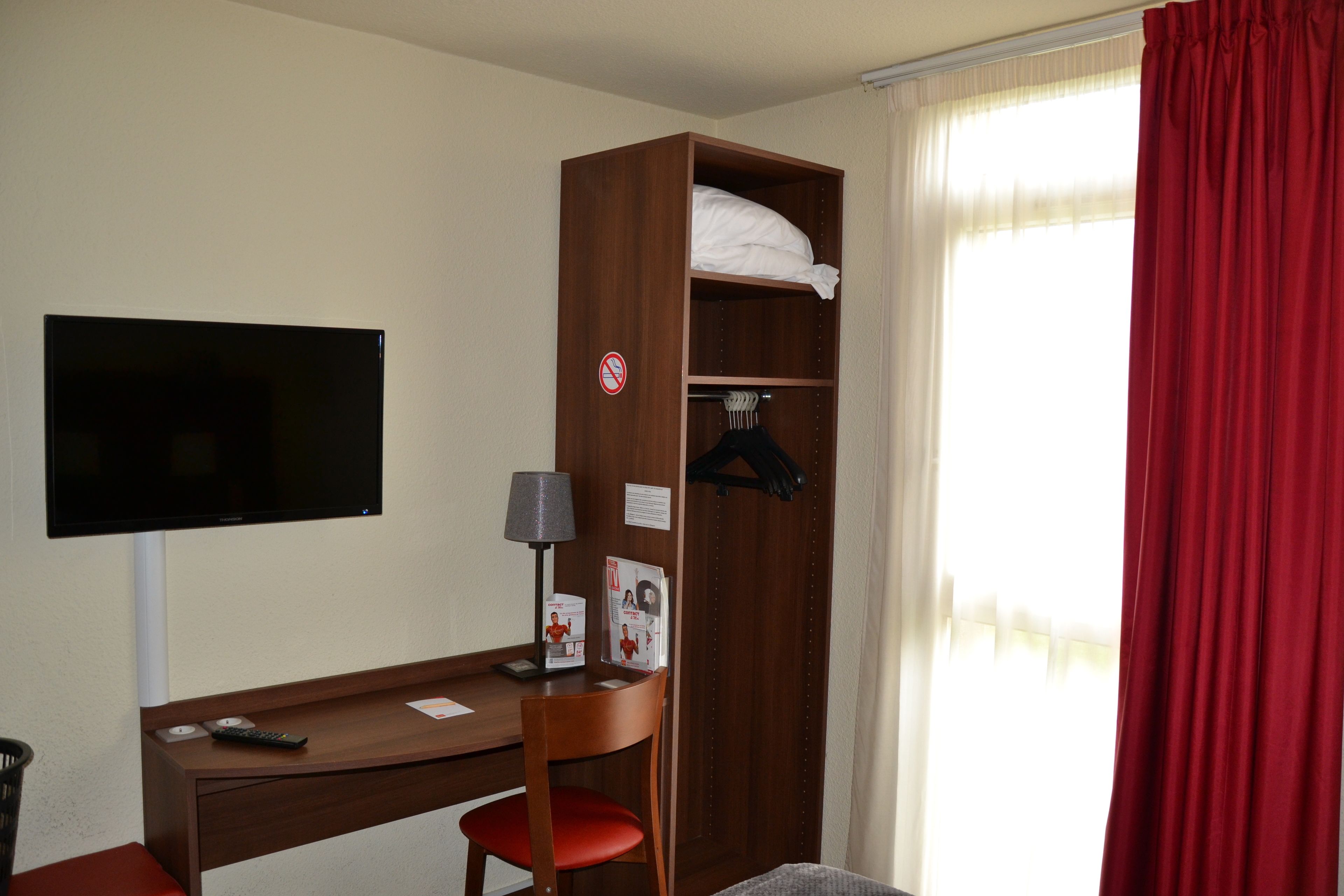 chambre standard double | bathroom | shower, free toiletries, hair dryer, towels