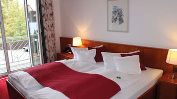 Ropa de cama de alta calidad, escritorio y cortinas blackout
