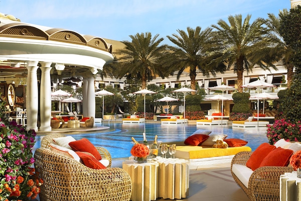 2 piscinas al aire libre, camas de piscina con cargo