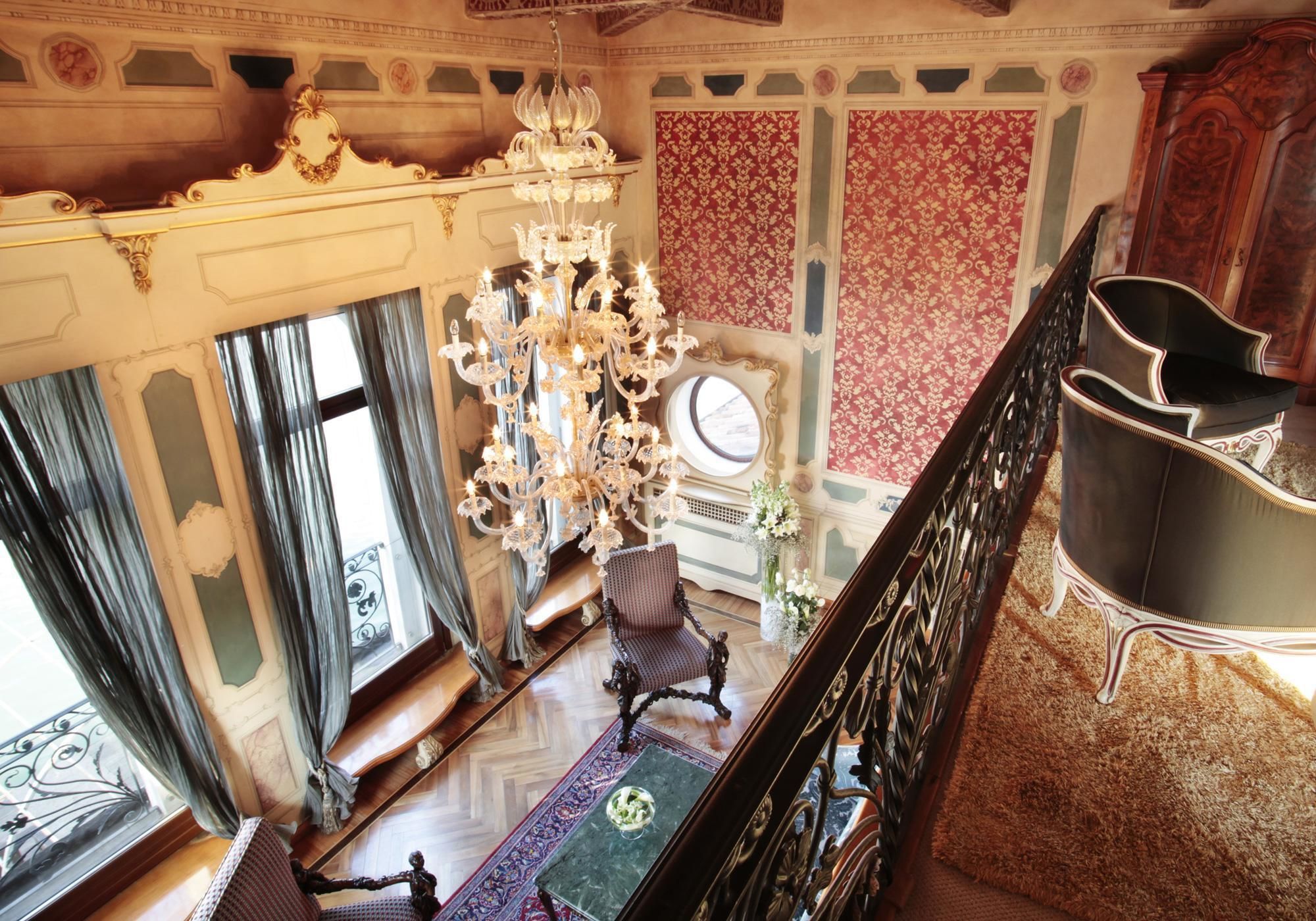 غرفة رئاسية - سرير ملكي - لغير المدخنين | غرفة المعيشة | تلفزيون بشاشة مسطحة