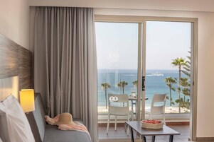 Superior Room Sea View | 加厚床垫、迷你吧、办公桌、遮光窗帘