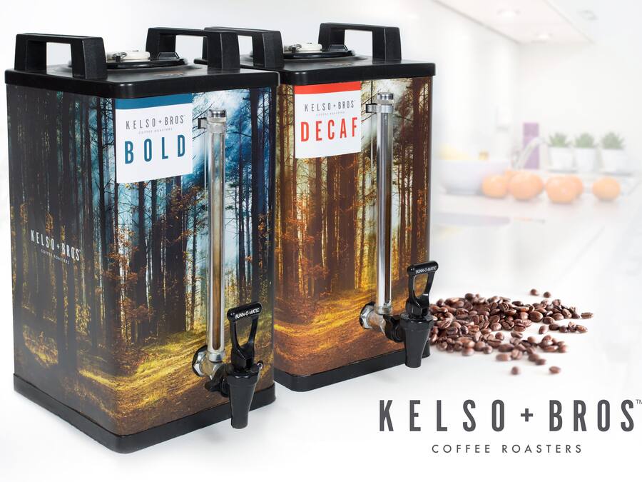 Kelso+Brosin valmistamat kaksi kahvipaahtoa, nimeltään ’Bold’ ja ’Decaf’, joiden designissä on käytetty metsäteemaa.