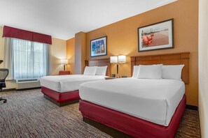 Desk, blackout drapes, iron/ironing board, free cribs/infant beds - Drury Inn & Suites Baton Rouge (Baton Rouge)