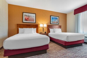 Desk, blackout drapes, iron/ironing board, free cribs/infant beds - Drury Inn & Suites Baton Rouge (Baton Rouge)