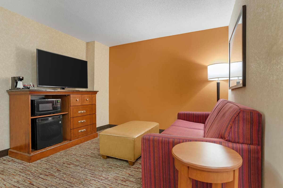 Desk, blackout drapes, iron/ironing board, free cribs/infant beds