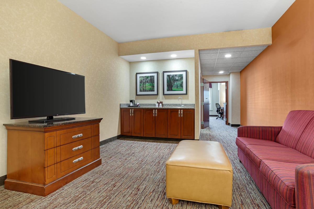 Suite, 1 King Bed with Sofa bed, Accessible, Refrigerator & Microwave (2 Rooms, Tub) | Desk, blackout drapes, iron/ironing board, free cribs/infant beds