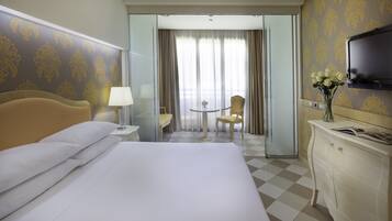 Literie hypoallergénique, coffres-forts dans les chambres, bureau