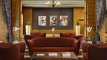 Coin salon dans le hall