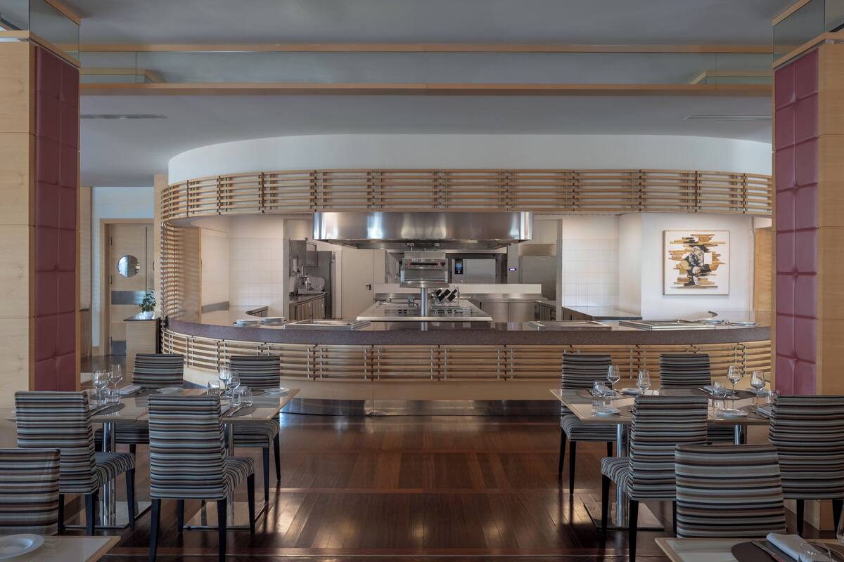 breakfast, lunch and dinner served