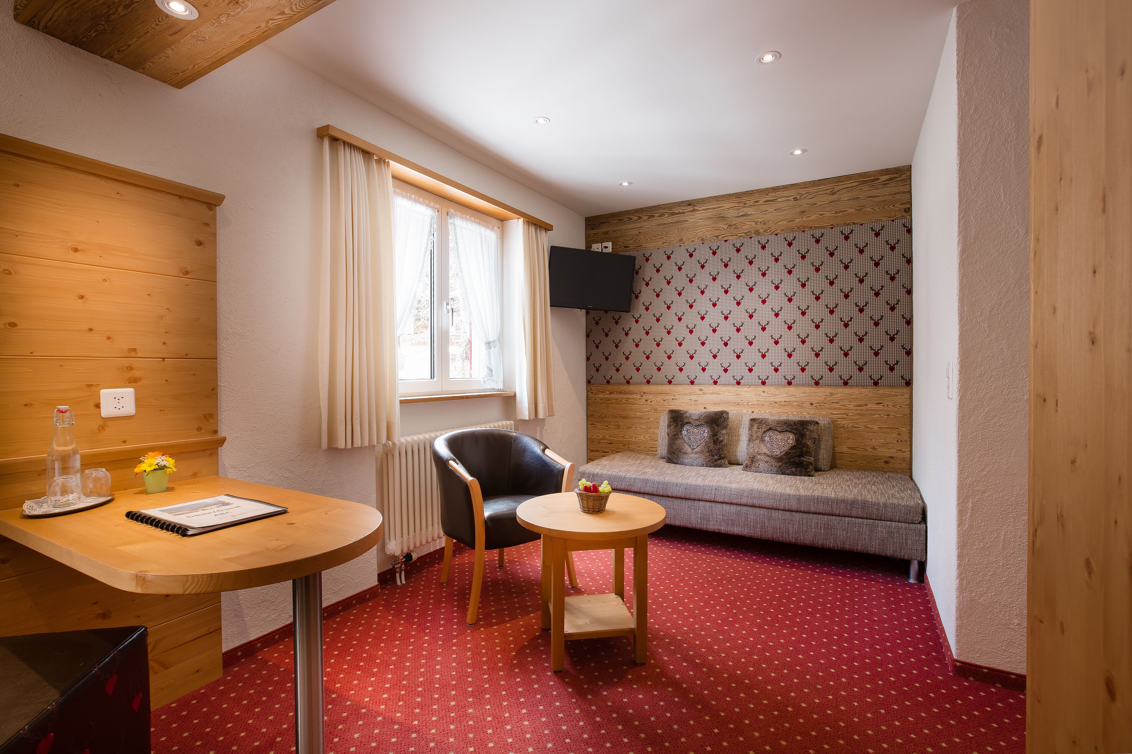 standard double room (panorama) | living area | flat-screen tv, heated floors