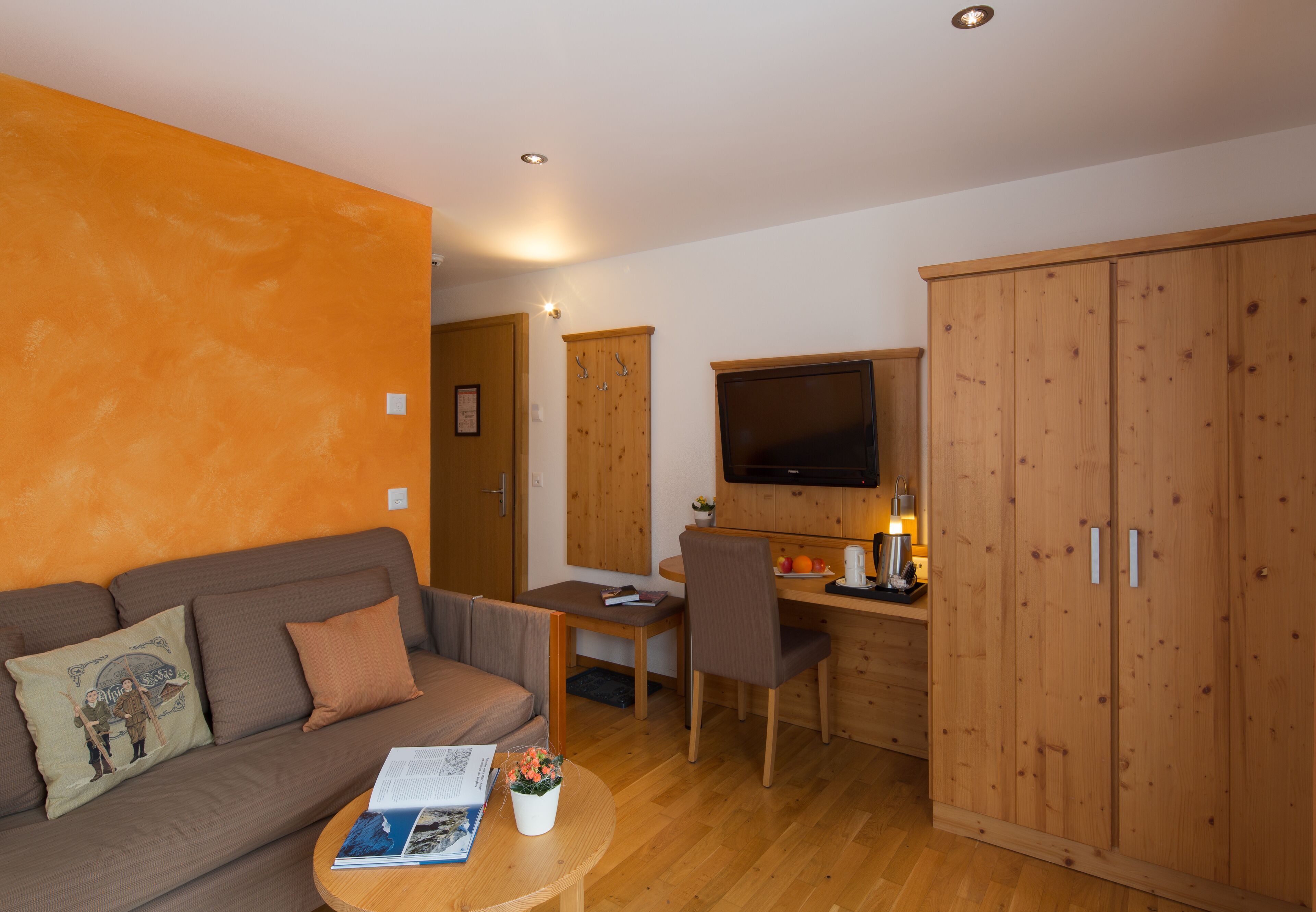junior suite | living area | flat-screen tv, heated floors