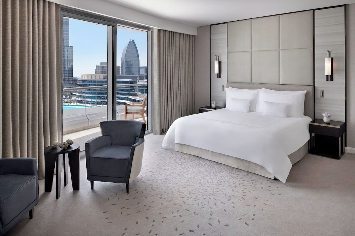 Signature-Suite (Executive, Fountain View)