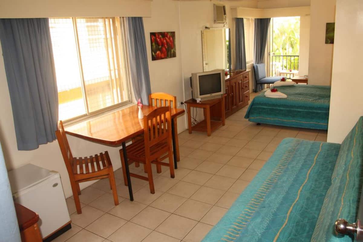 Standard Room, Shared Bathroom (Air Conditioning) | In-room safe, bed sheets
