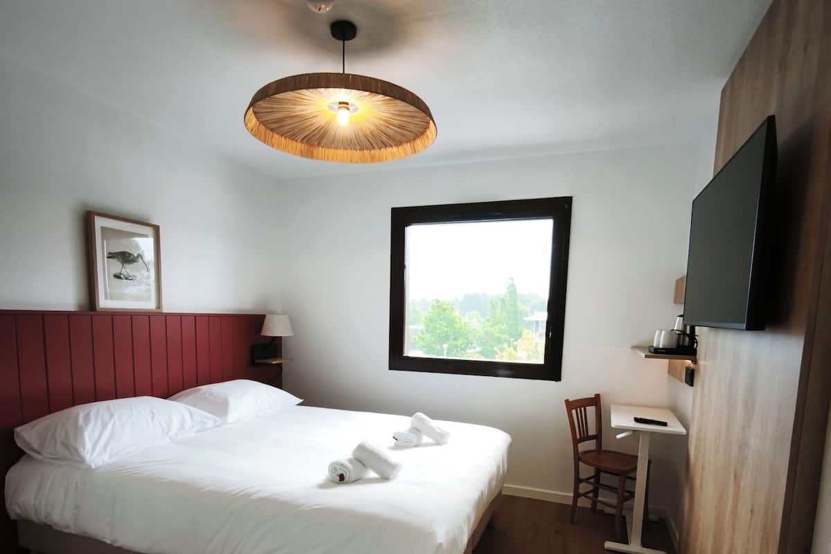 Standard Room, 1 Queen Bed