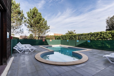 Outdoor pool, open 8:00 AM to 9:00 PM, sun loungers. Hotel All Suites Le Teich
