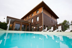 Outdoor pool, open 8:00 AM to 9:00 PM, pool loungers