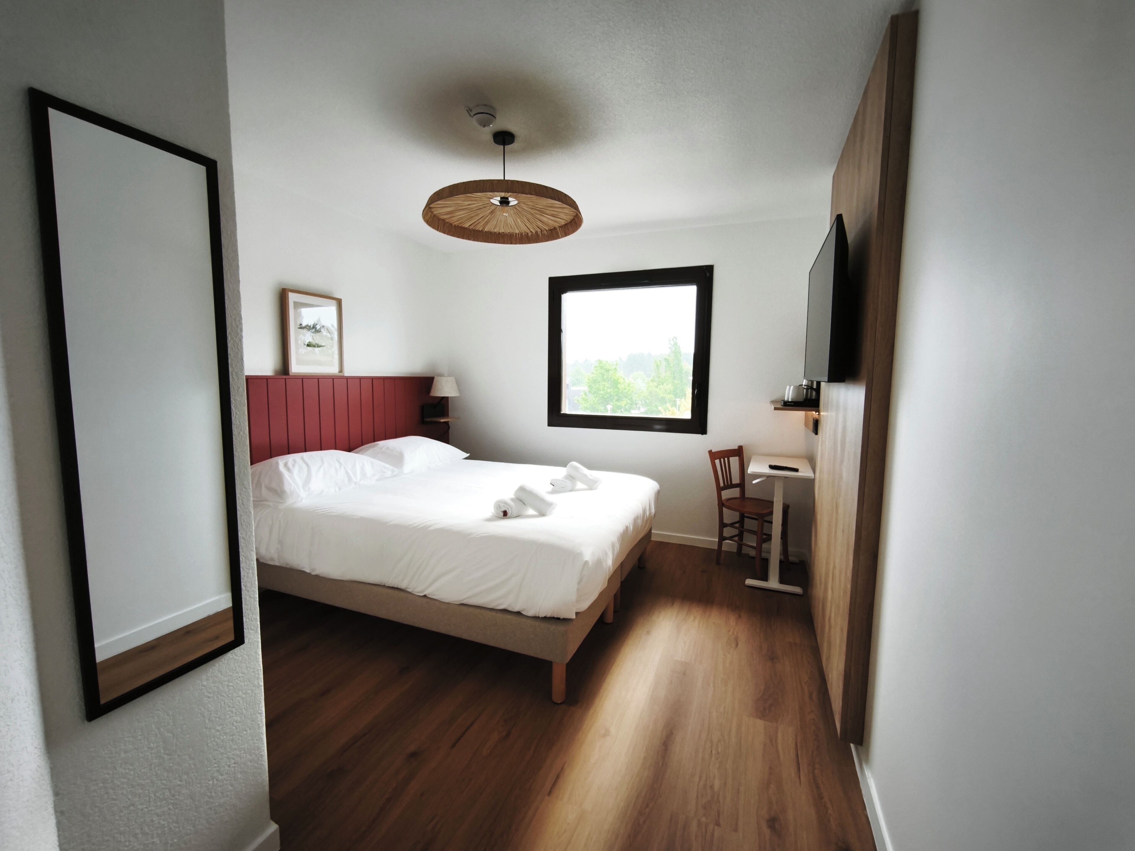 Standard Room, 1 Queen Bed | Desk, blackout drapes, iron/ironing board, free cribs/infant beds