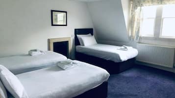 Triple Room, Ensuite | Iron/ironing board, free WiFi, bed sheets