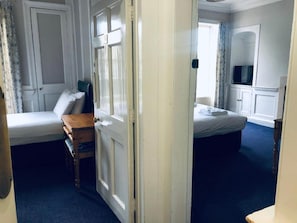 Family Room, Ensuite | Iron/ironing board, free WiFi, bed sheets - Parade Park Bath (Bath)