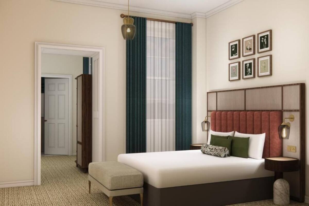 Suite | Iron/ironing board (on request), free WiFi, bed sheets