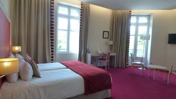 Caja fuerte, escritorio, sistema de insonorización y wifi gratis