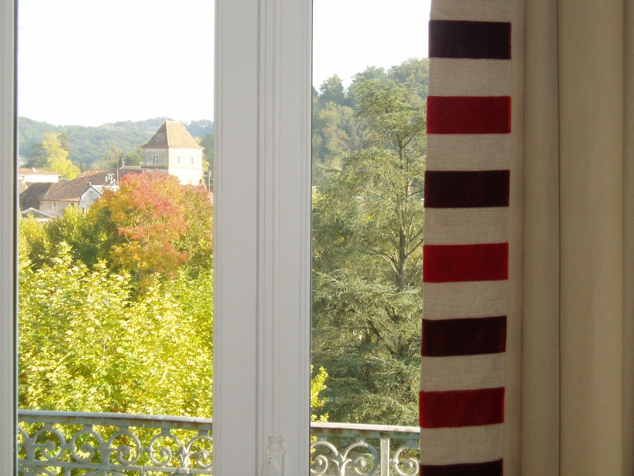 comfort double room | in-room safe, desk, soundproofing, free wifi