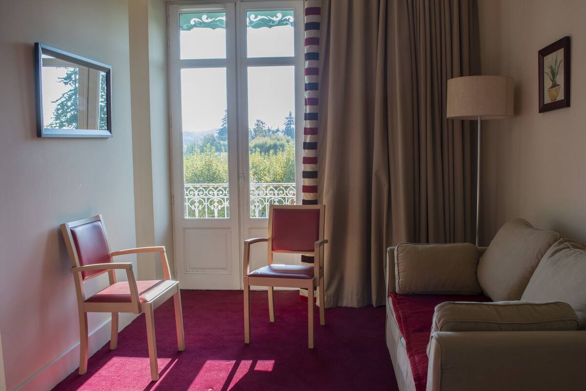 junior triple room | in-room safe, desk, soundproofing, free wifi