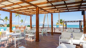 5 restaurants, breakfast served