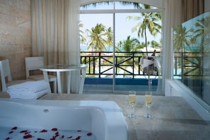 Honeymoon Suite (Access to Caribe Deluxe Princess & Tropical Deluxe Princess) | Articles gratuits dans le mini-bar, coffres-forts dans les chambres