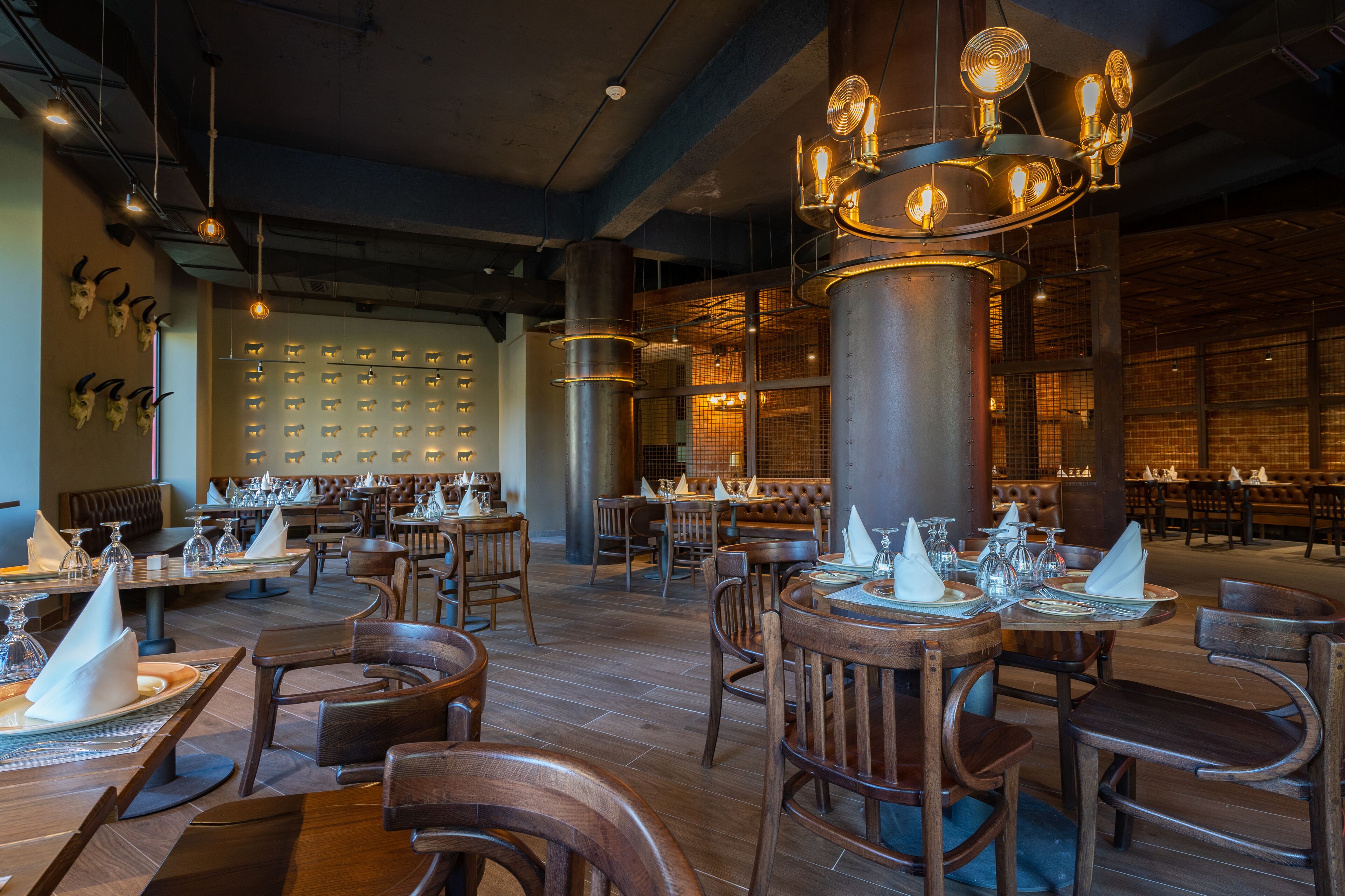 5 restaurants; breakfast, lunch, dinner and brunch served 