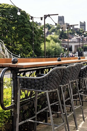 供应午餐和早午餐