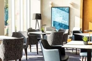 Serves lunch and brunch - Radisson BLU Hotel Durham (Durham)