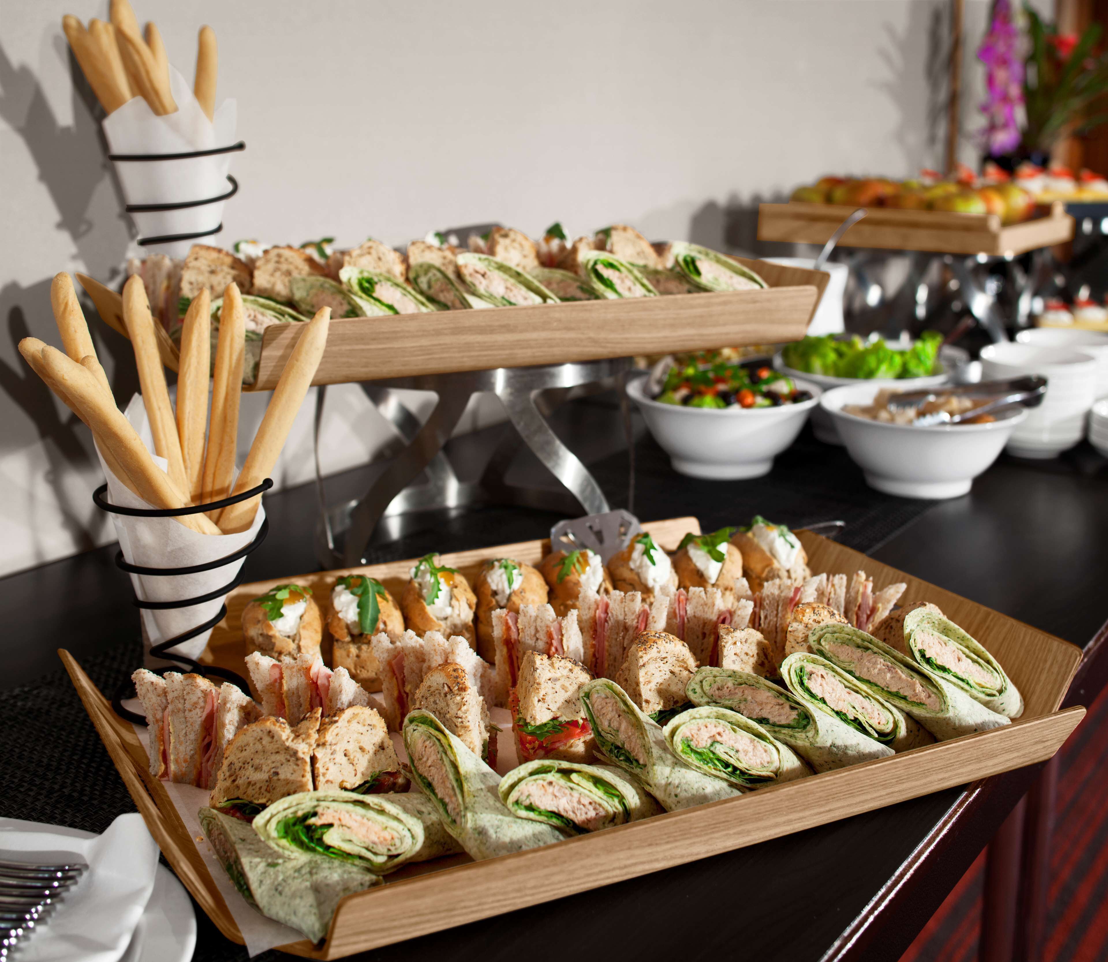 Sarapan penuh setiap hari (GBP 15.90 seorang) 