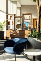 Serves lunch and brunch