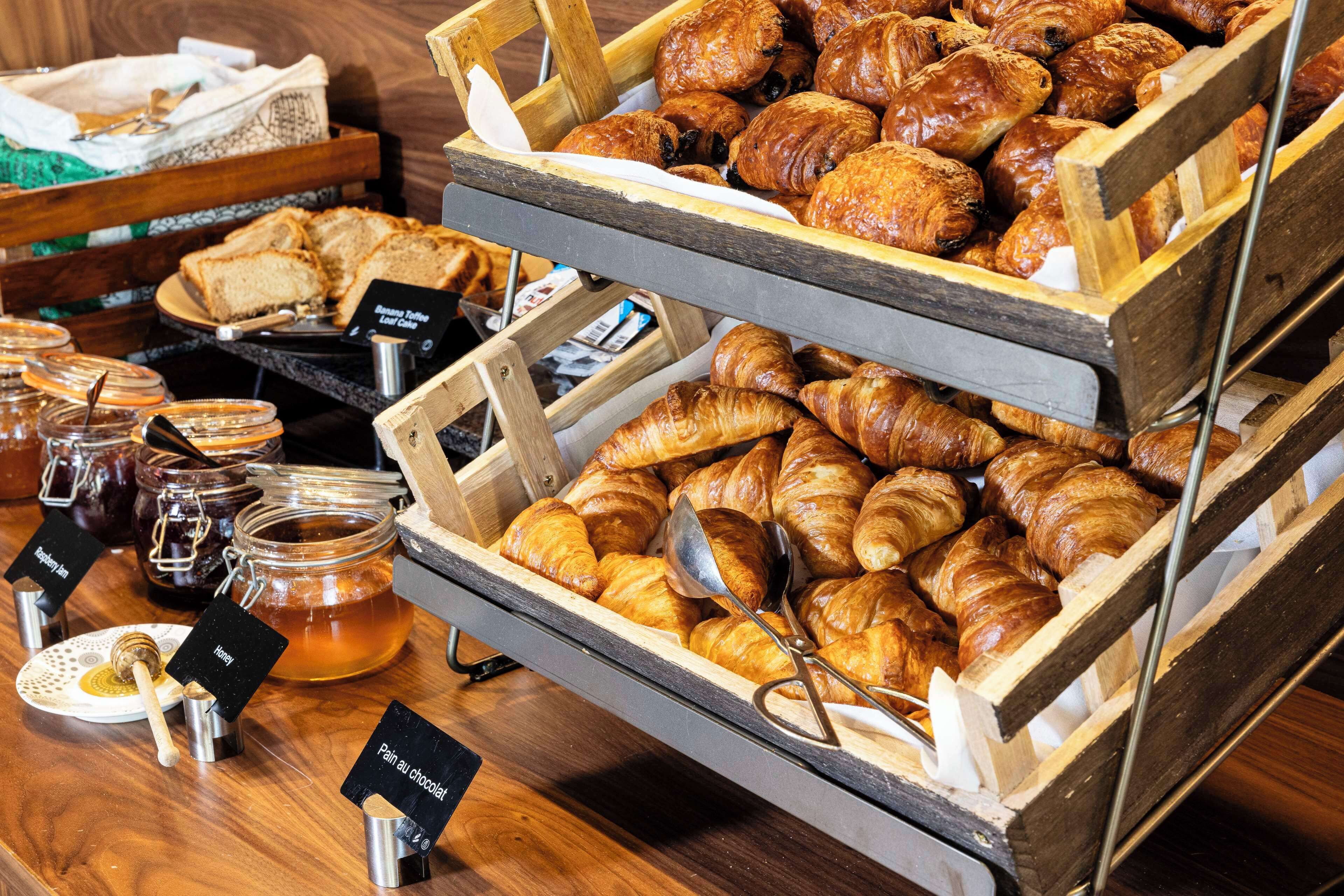 Daily full breakfast (GBP 15.90 per person)