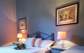 Rom – classic | Minibar, safe på rommet og skrivebord