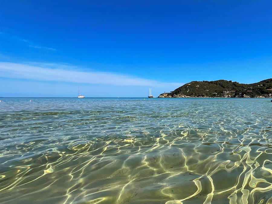 Playa privada en los alrededores, traslado desde/hacia la playa gratis
