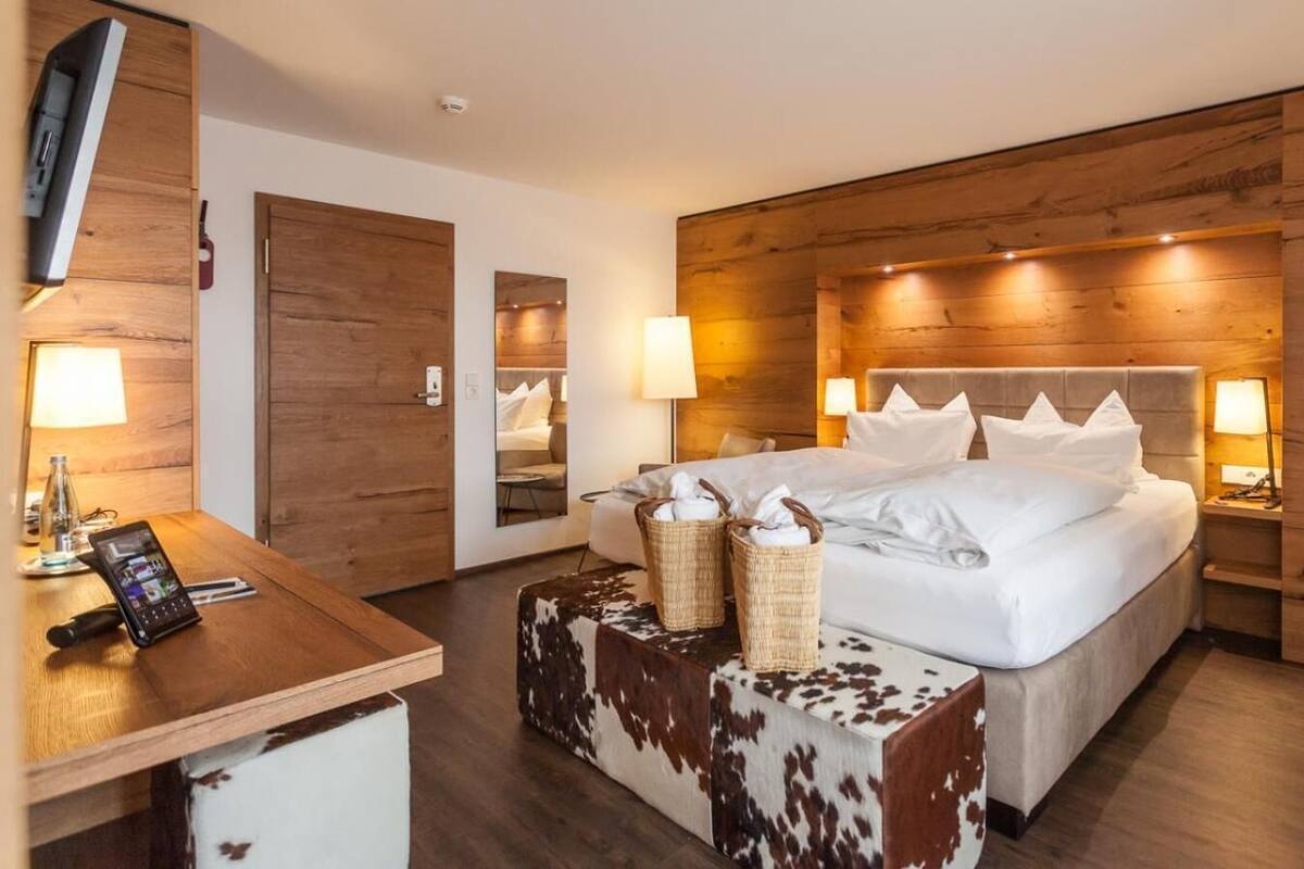 Hypo-allergenic bedding available, minibar, in-room safe, desk