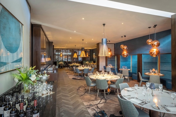 Daily full breakfast (EUR 17.80 per person)