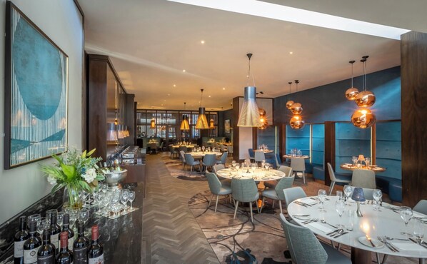 Daily full breakfast (EUR 17.80 per person)