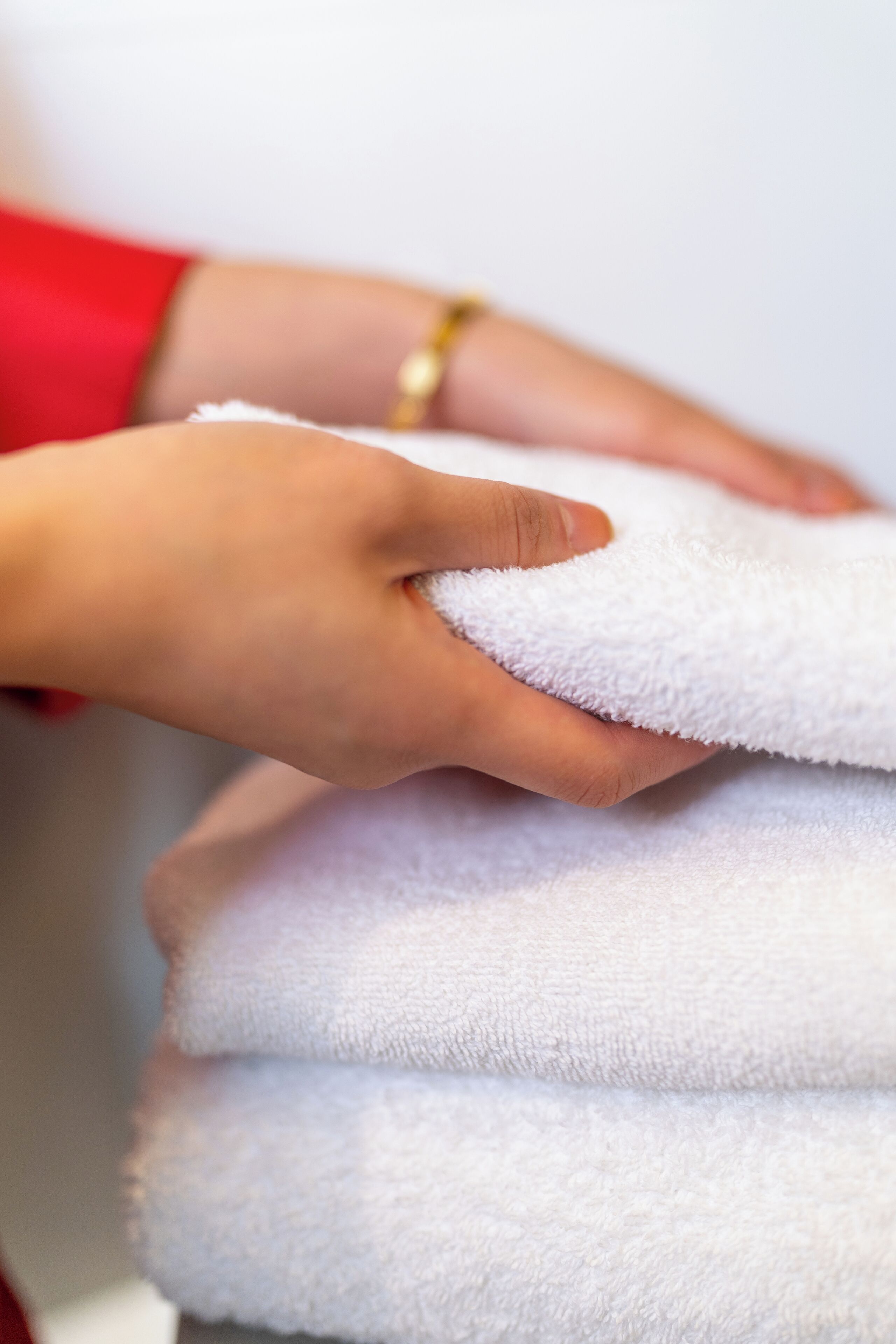 combined shower/bathtub, eco-friendly toiletries, hair dryer, towels