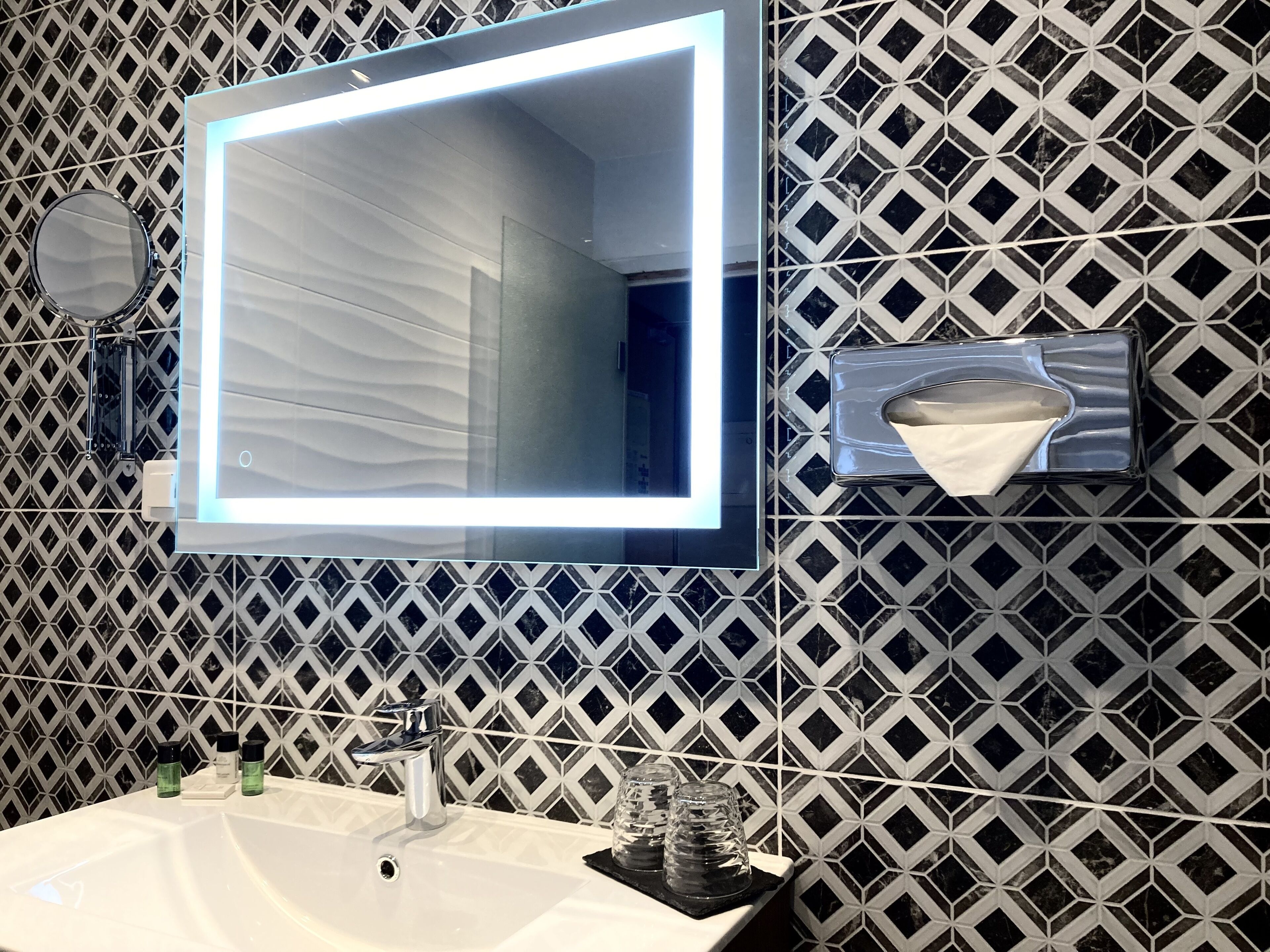 double room | bathroom | free toiletries, hair dryer, towels, soap