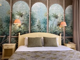 15 habitaciones, colchones Select Comfort, minibar y escritorio