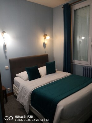 Standard Double Room, Ensuite - Hôtel Le Memphis (Poitiers)