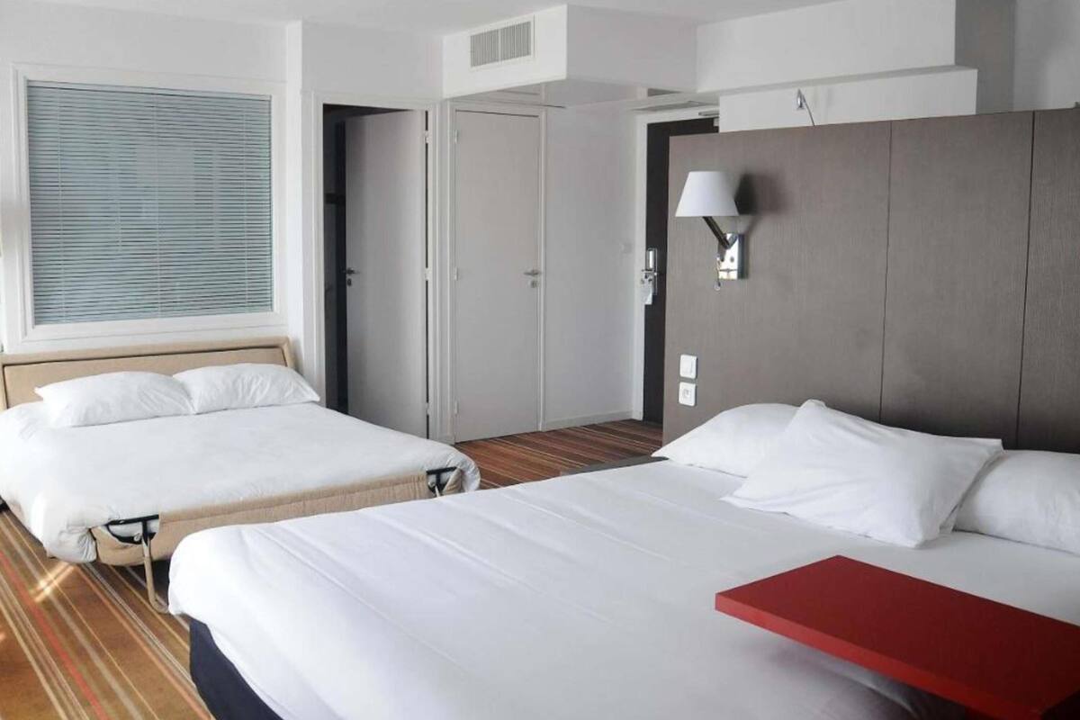 standard suite, multiple beds | in-room safe, desk, free wifi