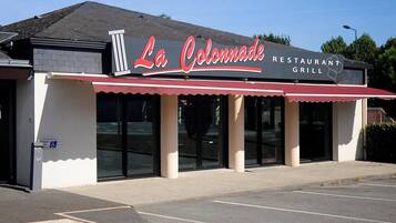 Déjeuner et dîner servis sur place