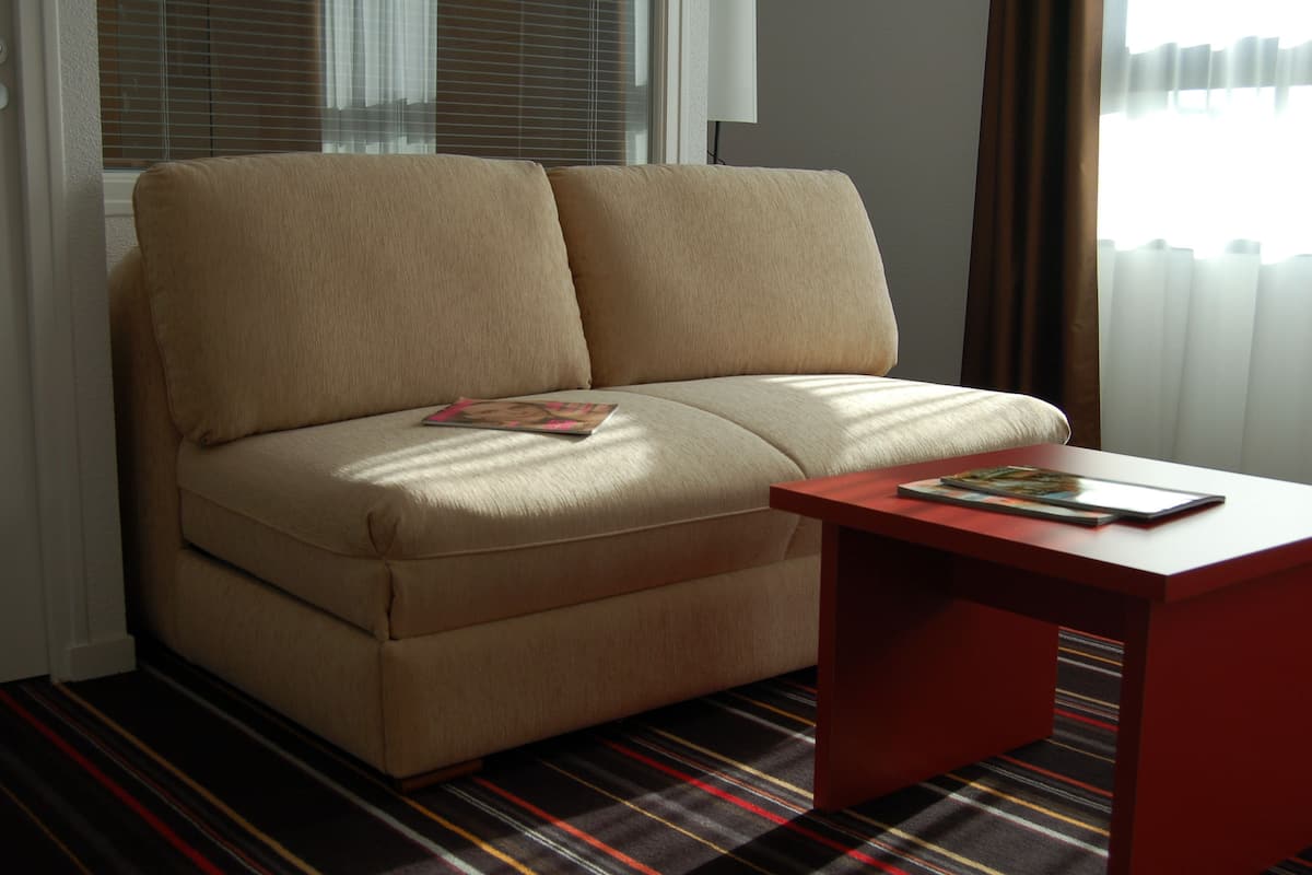 standard suite, multiple beds | living area | lcd tv