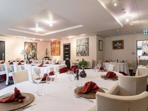 Lunch and dinner served, French cuisine